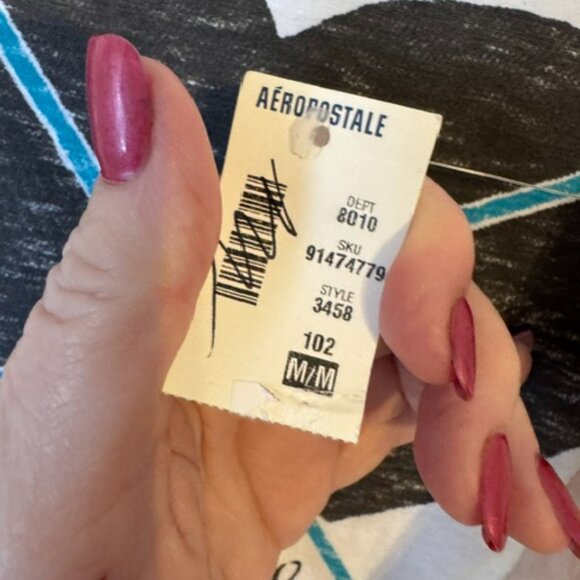 ❤️NWT PERFECT for SPRING/SUMMER RELAXED FIT TEE MEDIUM - Picture 5 of 6